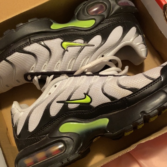 Size 5. Condition: 9/10 Price: $80 - Picture 1 of 1